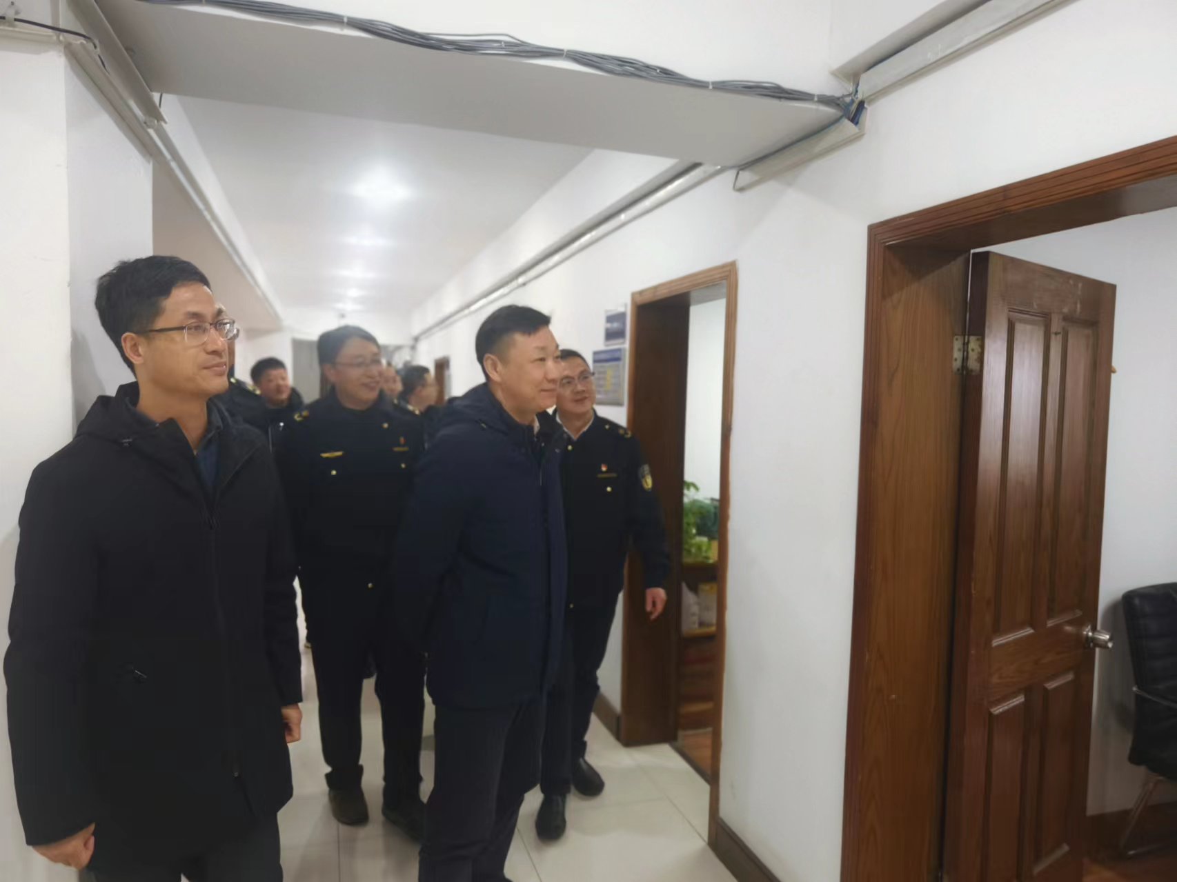 王智局长调研市文化执法支队3.jpg