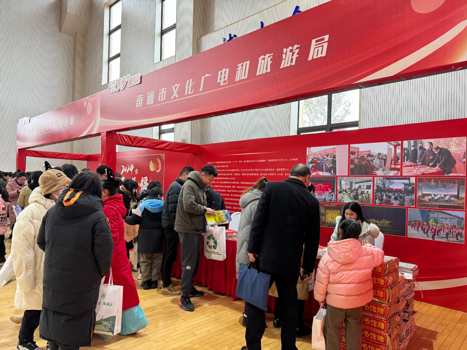 “乡村振兴 阅读越美”南通市图书馆志愿服务小分队走进通州湾2.jpg