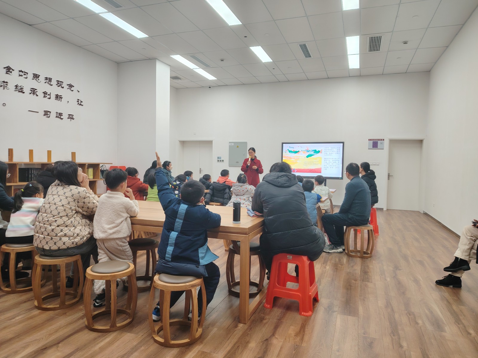 海门区图书馆举办“龙年的礼物”彩虹桥亲子读书会2.jpg