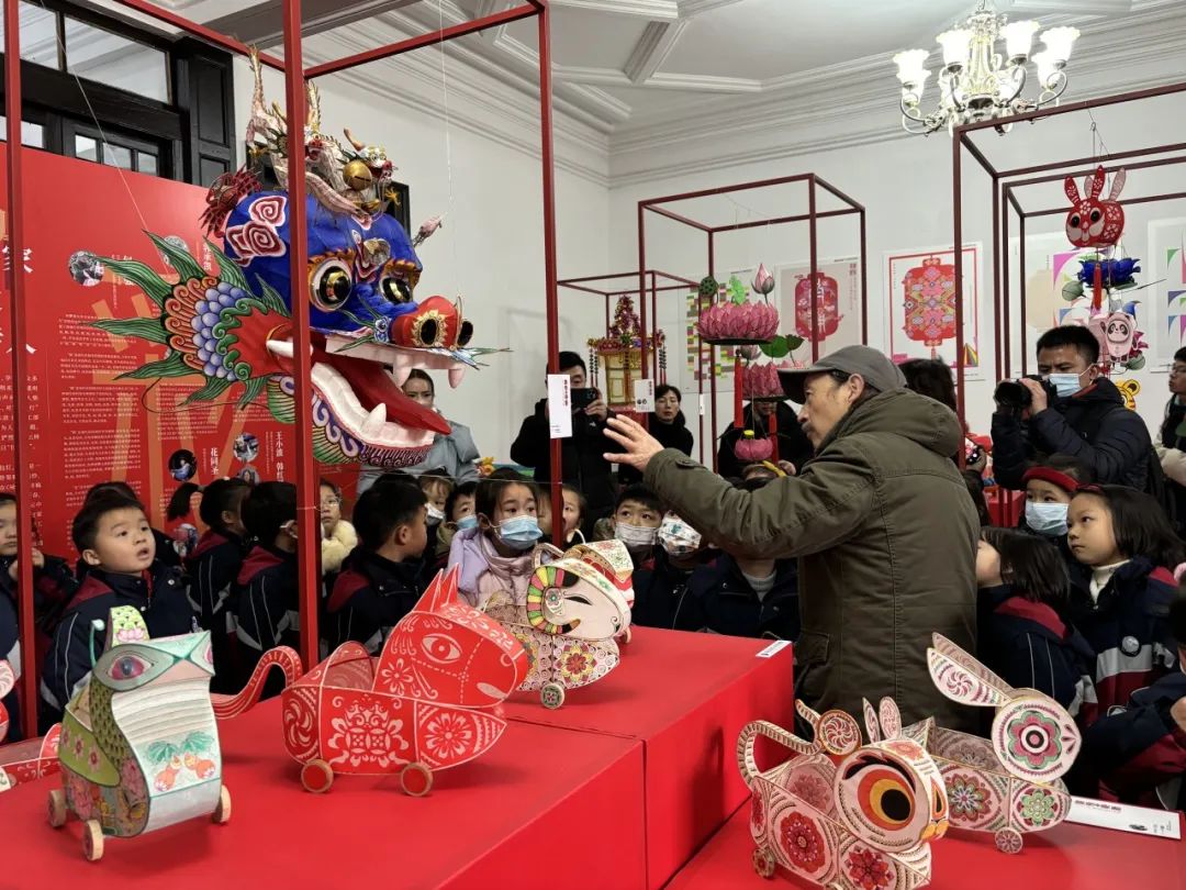 “万象更新”2024南通灯彩艺术展在南通群英馆开幕6.jpeg